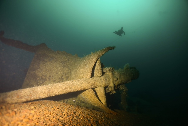 4.7 inch gun on the ill-fated HMS Viknor (low res)